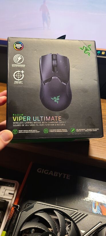 мембранная клавиатура: Razer Viper Ultimate с оригинальной RGB док-станцией для зарядки. —