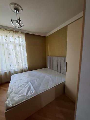 kira evler: Merkezde. Elmler metrosunun duz cixisinda,Huseyn Cavid praspektinde — 2