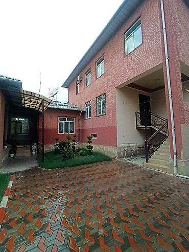 продаю дом село петропавловка: 6 комнат и более, 200 м², 5 соток, Ош, Манас-Ата мкр., Собственник — 4