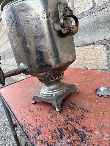 Qədim samovarlar: Məhsul: Köhnə tip samovar (kömür/odunla işləyən) Təsvir: - Material — 6