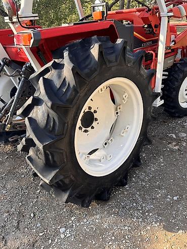 Тракторы YANMAR: Янмар 30 ат куч Мото час 260 с Май жебейт матор Ишке даяр Колесный — 11