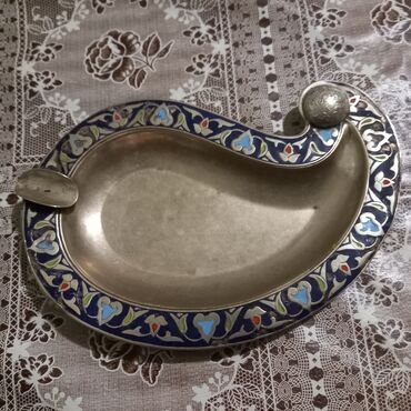 Əntiq qablar: - Külqabı - Minalı və Buta formalı. - Üstündə kiril əlifbası ilə БАКЫ — 4