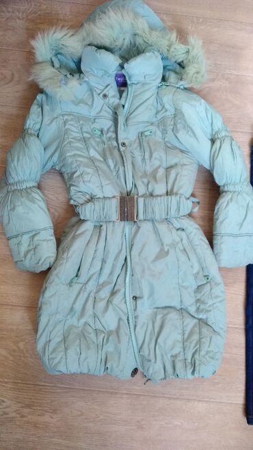 зимние кеды: Курточка зимняя, очень теплая, состояние отличное на 6-8 лет