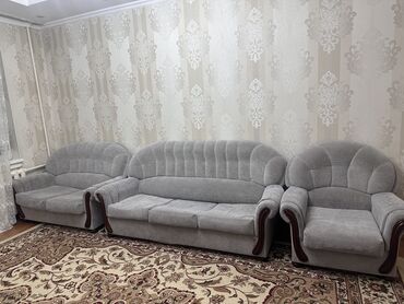 диван для бутика: Цвет - Серый, Б/у
