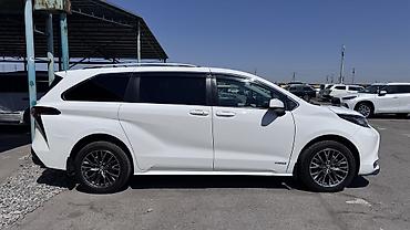 экономия бензин: Toyota Sienna: 2021 г., 2.5 л, Типтроник, Гибрид, Минивэн — 8