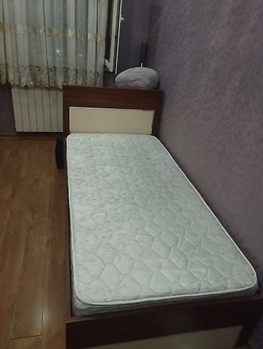 Çarpayılar: Tək nəfərlik çarpayı və döşək dəsti - Ölçü: təxmini 90x190 sm (tək — 3