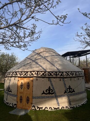 Аренда юрт: Аренда юрты, Каркас Деревянный, 75 баш, С полом, Стол, Стулья — 15