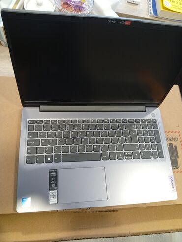 Lenovo: Lenovo noutbuk – gümüşü korpus, nazik çərçivəli ekran və tam ölçülü — 2