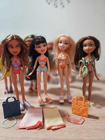 Kolekcija originalnih Bratz lutki sa bogatim setom odeće i aksesoara