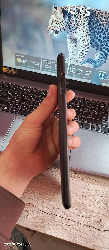 mini 6 ipad: Planşet – 7–8 düym sinfi, qara rəng Xüsusiyyətlər və detallar: - — 3