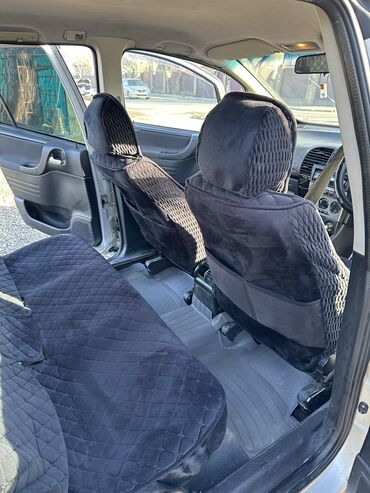 Subaru: Subaru Traviq: 2004 г., 2.2 л, Автомат, Газ, Минивэн — 8