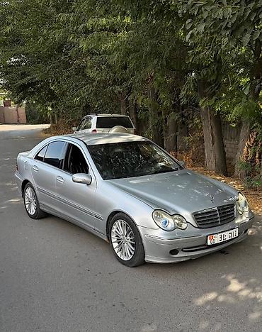 Mercedes-Benz C-Class: 2004 г., 2 л, Автомат, Бензин, Седан