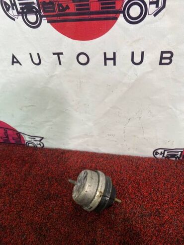 Другие детали салона: Подушка мотора Audi