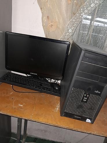 Masaüstü kompüterlər və iş stansiyaları: Stolüstü kompüter seti - Sistem bloku: Fujitsu Esprimo (qabaq paneldə — 1