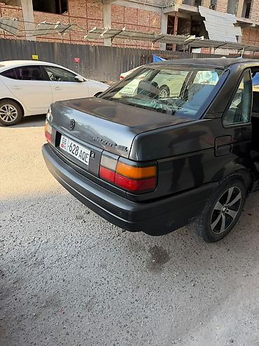 v klass: Volkswagen Passat: 1989 г., Механика, Седан — 5