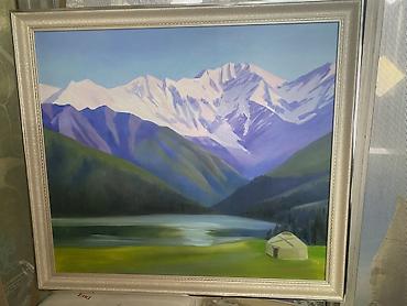 зеркало арочное: Картина «Горное озеро и юрта» в раме. - Жанр: пейзаж. - Сюжет — 1