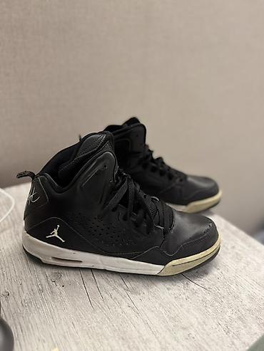 Кроссовки, 40, Air Jordan, Б/у, цвет - Черный, Самовывоз, Платная доставка