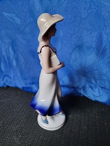 "t nkladeuc 2220.9" models: Figura devojke sa knjigom porcelanska iz 70ih godina. Figura — 8