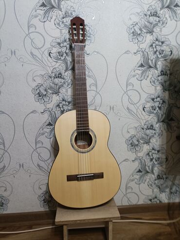 гитара чехол: Гитара ALMIRES C-15 OP 4/4. В отличном состоянии. Новая. Чехол в