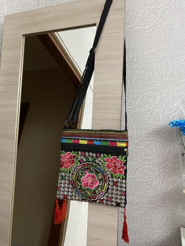 Çantalar: Çanta işlenmiş