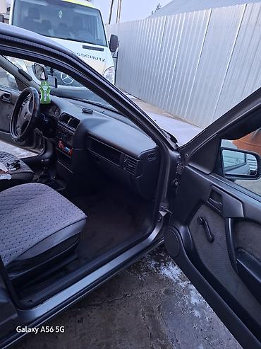 Opel: Opel Vectra: 1989 г., 2 л, Механика, Бензин, Седан — 8