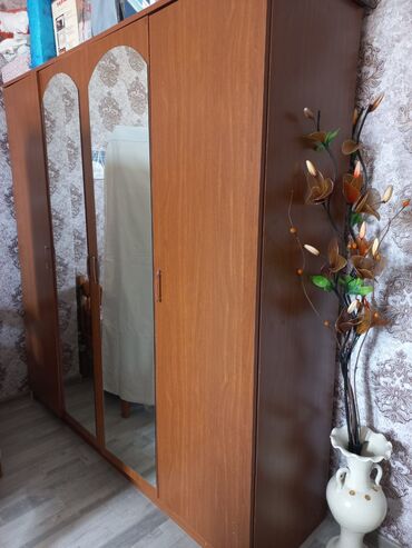 şifonyer qiymetleri: İşlənmiş, Açılan, 4 qapılı Düz dolab, Şifonyer, Azərbaycan