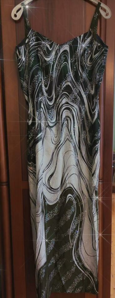 Ziyafət donları: Ziyafət geyimlərinin satışı her rengde var. Qiymetler ferqlidi. 15 azn — 18