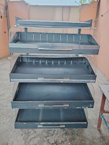Mağaza avadanlığı: Mağaza üçün vitrinalı çörək/bulka stendi - Material: metal karkas, ön — 3