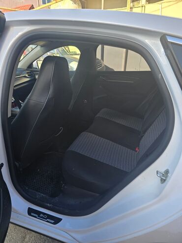 BYD: BYD Qin Plus (plug-in hibrid sedan) - Kuzov: liftbek tipli sedan, ağ — 4