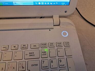 Toshiba: Toshiba notebooku satılır.Ekran zədəlidr.Korpusda qırıq var.Zapçast — 3