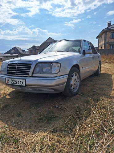 mercedes 220: Mercedes-Benz 220: 1993 г., 2.2 л, Механика, Бензин, Седан