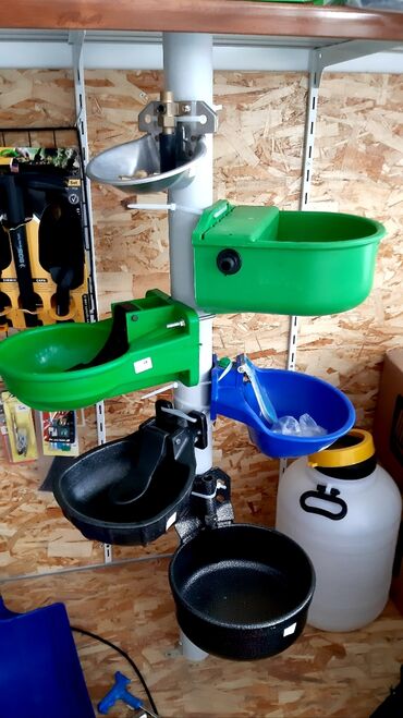 Qidalandırıcılar: Yem qabı, Su üçün, Heyvanlar üçün, Rayonlara çatdırılma, Ödənişli çatdırılma, Ünvandan götürmə — 2