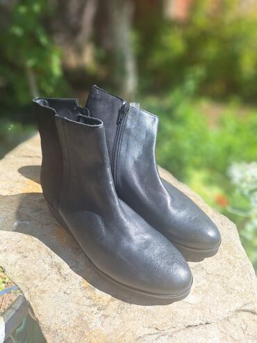 Gležnjače: Ženske kratke čizme – više modela Muške cipele. cena od 30 do 60 — 41