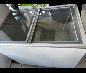 Кухонные вытяжки: Стеклянный морозильник