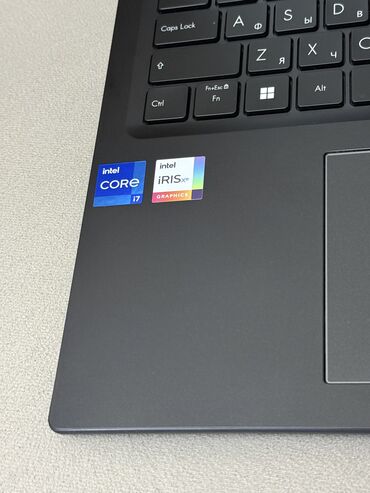 ASUS: Təzə vəzziyətdə. Alınandan Cəmi 18 saat işlənib. Çox baha alınıb. İş — 4