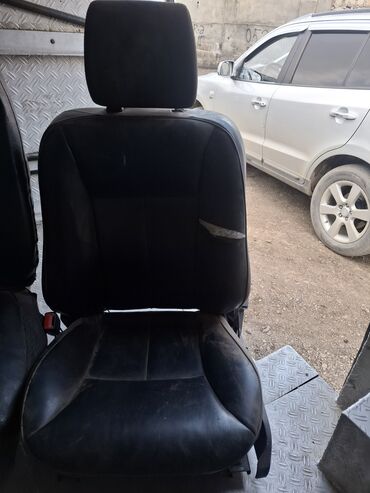 mercedes fara: Mercedes oturacagi tekdi biraz cirklidi