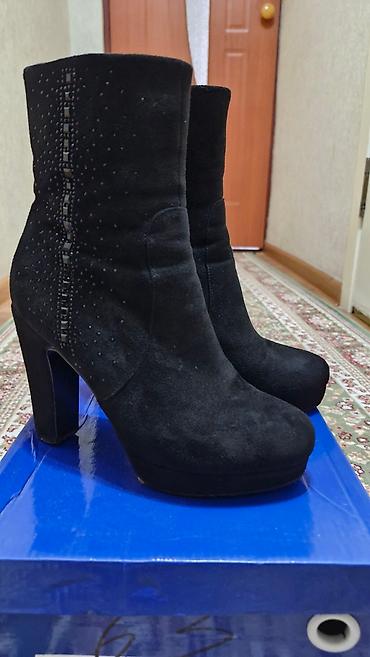 Ботинки и ботильоны: Продаю ботильоны женские,снаружи замша,утеплённые на меху — 4