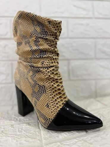 Čizme: 36 do 41
2850

din.
Extra kvalitet — 7