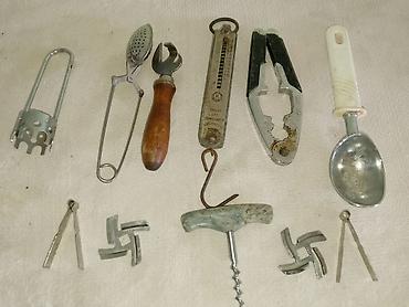 Digər əntiq əşyalar: Satılır: 2 ədəd köhnə kolleksiya əşyası 1) İdman medalının bəzək — 15