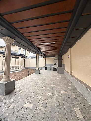 Продажа коттеджей и домов: 📍 Арча-Бешик, ул. Эр-Тайлак На участке 7 соток расположен просторный — 5