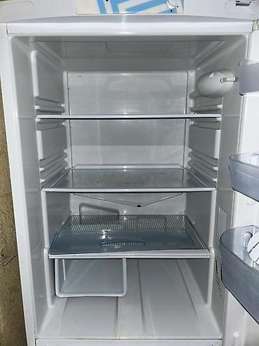 двухкамерный холодильник indesit: Срочно продаю б/у холодильник 
Состояние среднее
Надо место освободить — 2