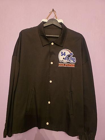 Kişi geyimləri: Miami Dolphins temalı yüngül jaket - Rəng: Qara - Ön dizayn: sinə — 2