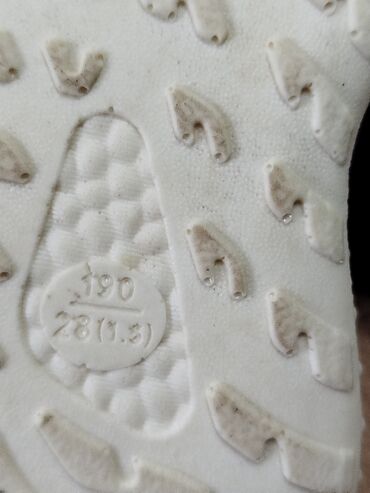 Детская обувь: Продаю детскую обувь в идеальном состоянии. Брали от 3500 сом. От 400 — 15