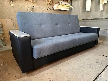 sofa: Прямой диван с деревянными накладками на подлокотниках - Современный — 4