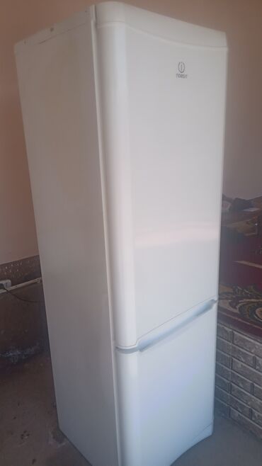 холодильник кызыл кыя: Муздаткыч Indesit, Эки камералуу