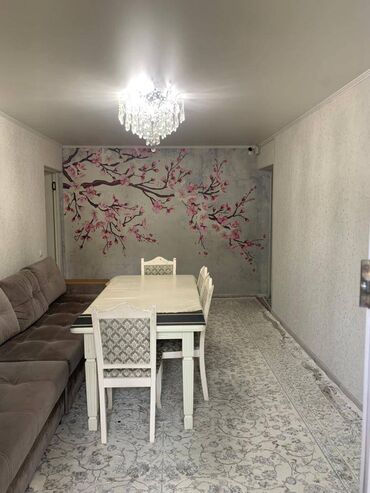 продаю квартиру 8 микрорайон: 3 комнаты, 58 м², 104 серия, 2 этаж, Косметический ремонт