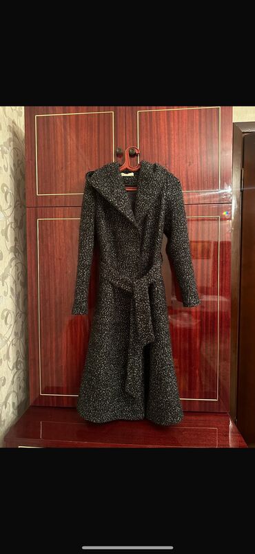 Пальто: Пальто L (EU 40), цвет - Черный