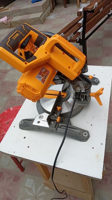 Mişarlar: INGCO 1400W Mitre Saw – göncüləmə kəsim dəzgahı - Güc: 1400W -