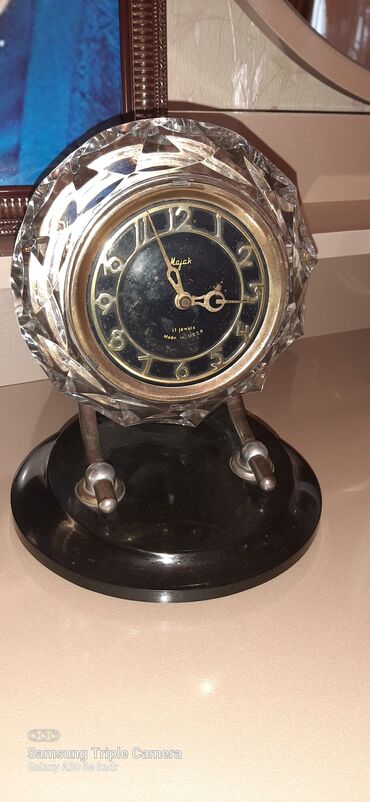 antika saat satışı: Qedimi xrustal saat 50m satilir.islek veziyyetde.isdiyen olsa real
