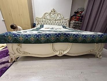 Двуспальные кровати: Двуспальная кровать, Б/у, С мягким изголовьем, длина - 230 см — 3